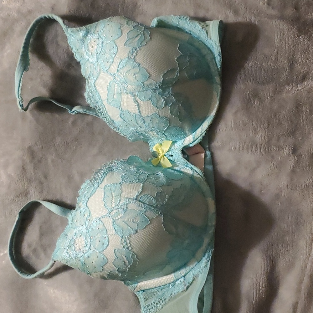 Victoria's Secret Body by Victoria bra 34C